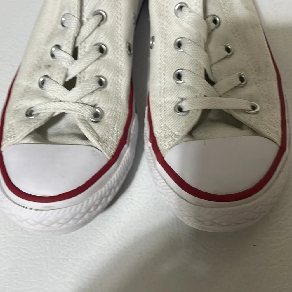 COPY - Converse Youth White All Star Sneakers. Good Condition. Size 3.